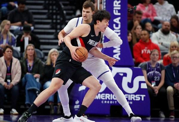 杨瀚森：在2K26用过自己了，对翻译克里斯拿到了32分